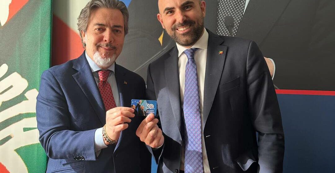 Battistoni: “Ho ricevuto dal responsabile adesioni la tessera del trentennale di F.I.”