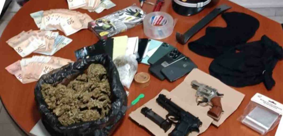 Movida romana “armata”: giravano in auto con pistole, piede di porco e droga