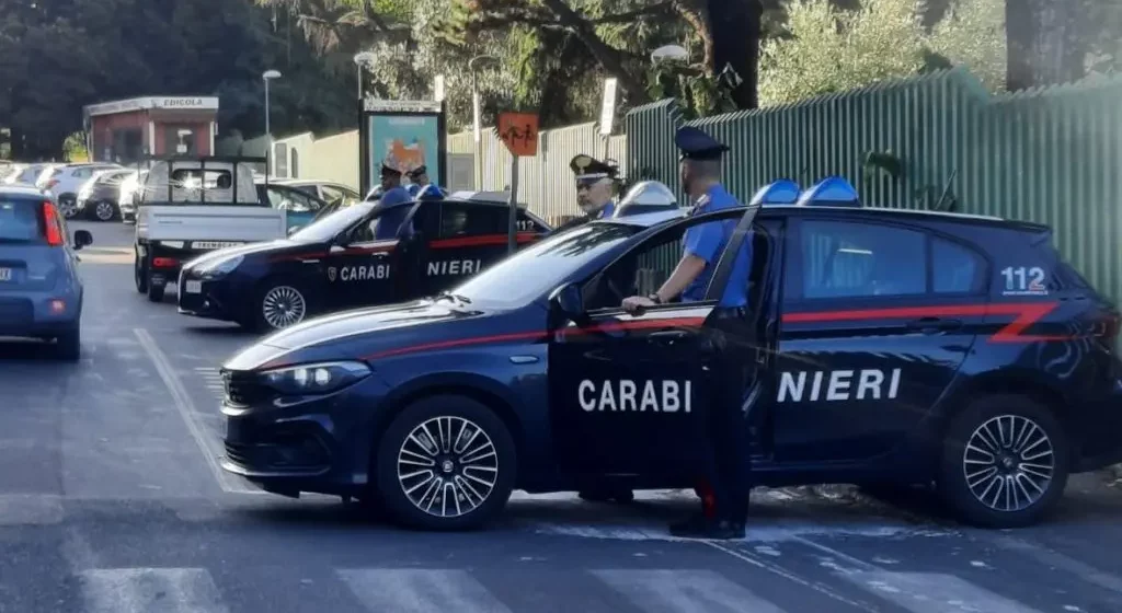 Lite familiare degenera, 81enne aggredisce con un’ascia la nipote