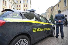 guardiafinanza La Finanza passa al setaccio stabilimenti balneari e locali sul litorale, scoperti 12 lavoratori irregolari