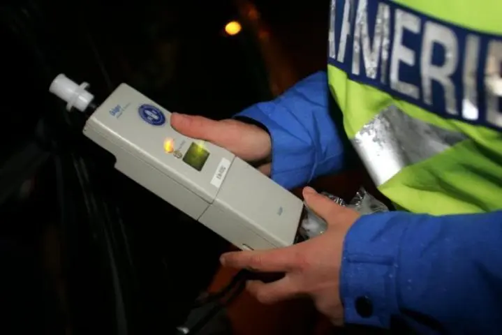 etilometro Orte, ubriaco al volante esce fuori strada, 70enne denunciato