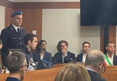 Turetta arriva in aula, sguardo basso al processo per l’omicidio di Giulia Cecchettin