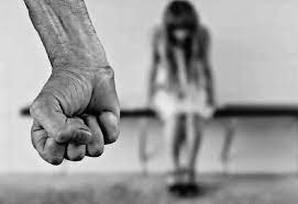 Picchiata e violentata anche in gravidanza